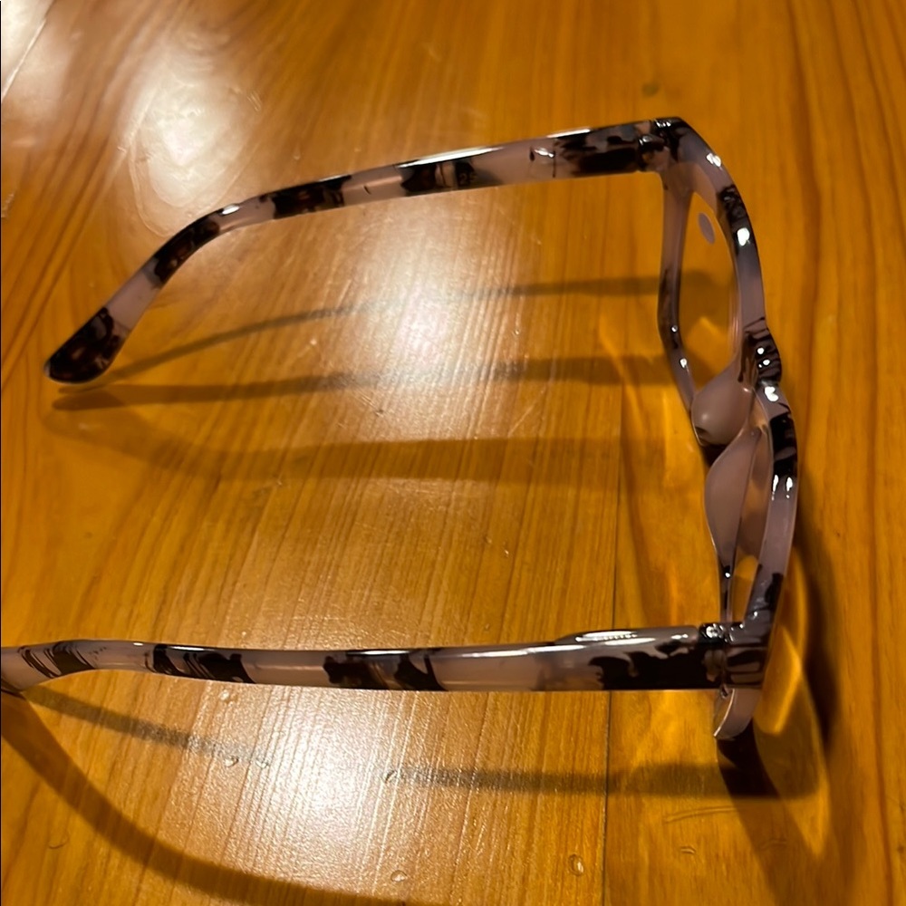 Stylish Tortoiseshell Reading Glasses - Picture 4 of 4